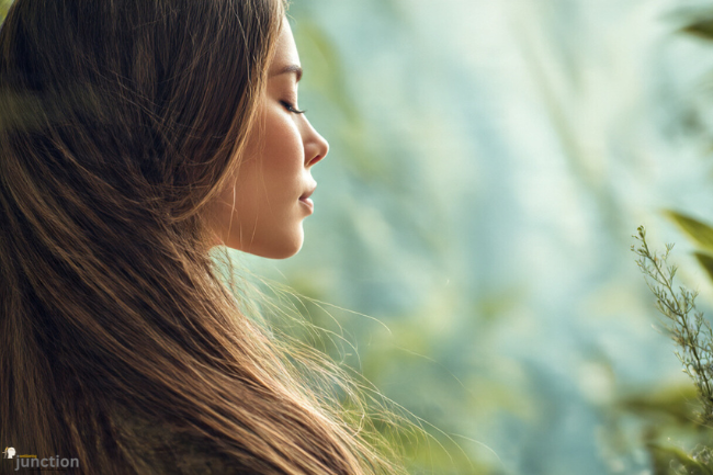 Shihuanuo: Healthy, radiant hair in a natural, serene setting.